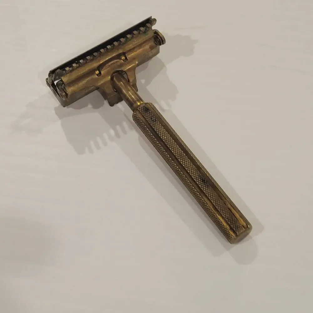 Vintage Valet Autostrop Safety Razor Gold tone. New York, USA